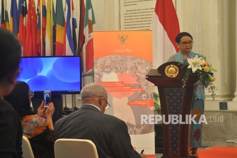 Indonesian Foreign Affairs Minister Retno Marsudi delivers speech at the International Seminar and Palestinian Photo Exhibition at Pancasila building, Ministry of Foreign Affairs, Jakarta, on Tuesday (December 5).