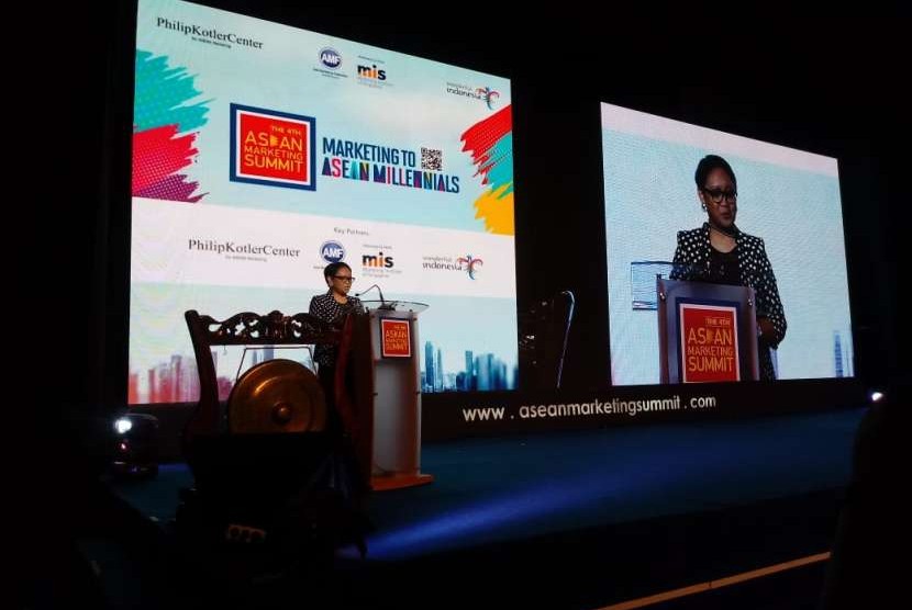 Menteri Luar Negeri Retno Marsudi saat memberi sambutan di The 4th ASEAN Marketin Summit di Raffles Jakarta, Kamis (6/9).  