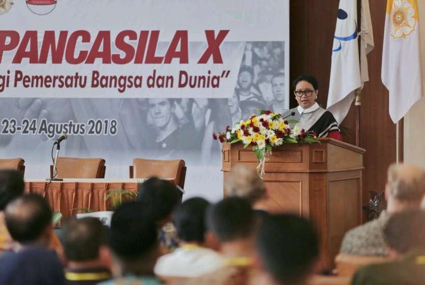 Menteri Luar Negeri, Retno Marsudi, saat menjadi pembicara kunci Kongres Pancasila X di Balai Senat UGM, Kamis (23/8).