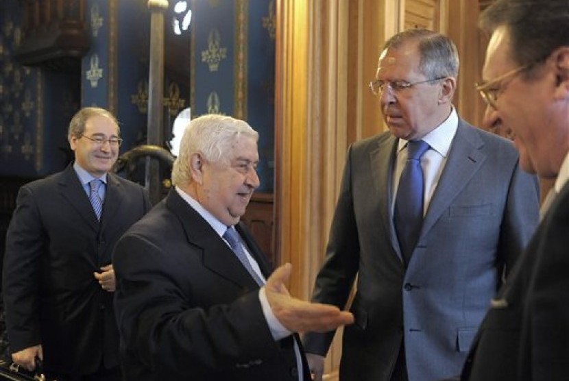 Menteri Luar Negeri Rusia, Sergey Lavrov (dua dari kanan) saat berjumpa dengan Menteri Luar Negeri Suriah, Walid Muallem di Moskow.