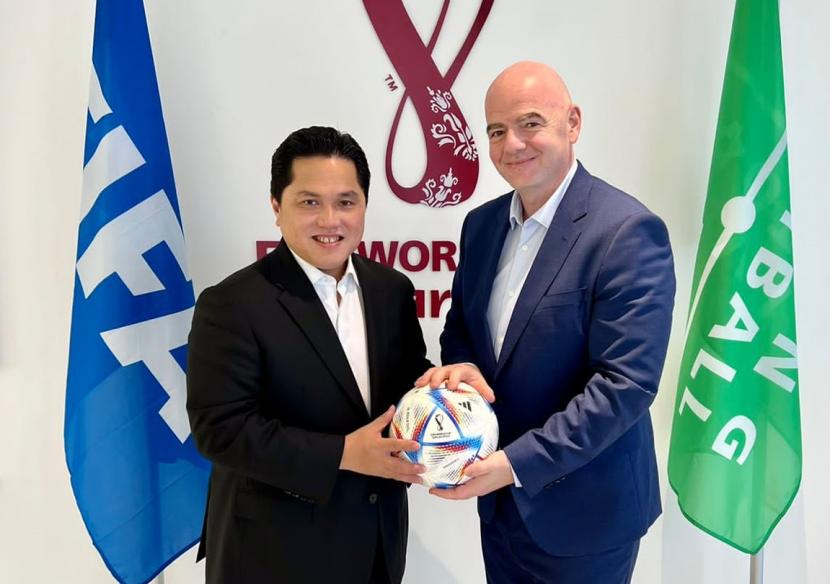 Ketua Umum PSSI Erick Thohir dan Presiden Federasi Sepak Bola Dunia (FIFA) Gianni Infantino (ilustrasi)