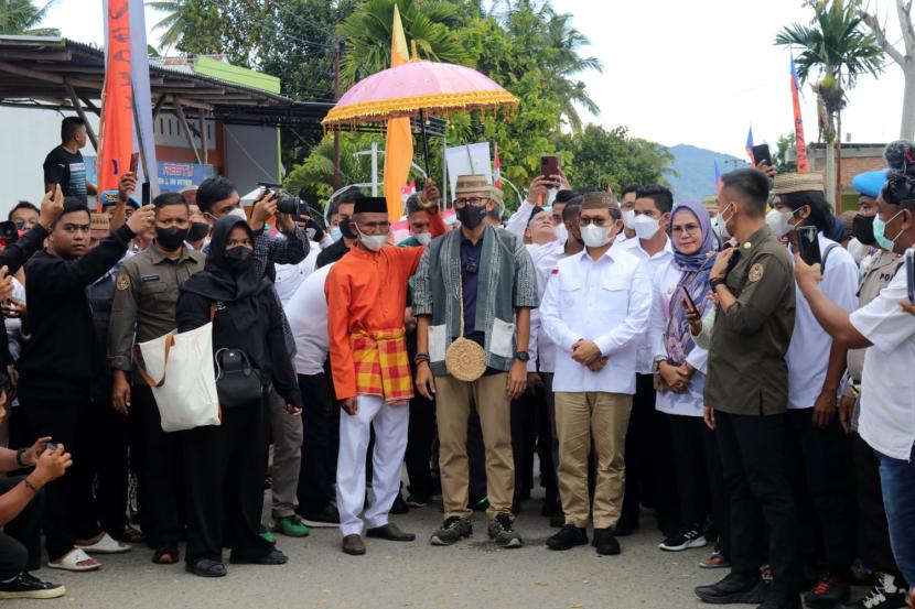 Menteri Parekraf/Baparekraf Sandiaga Salahuddin Uno mengunjungi Desa Wisata Lonuo di Kabupaten Bone Bolango, Provinsi Gorontalo. 