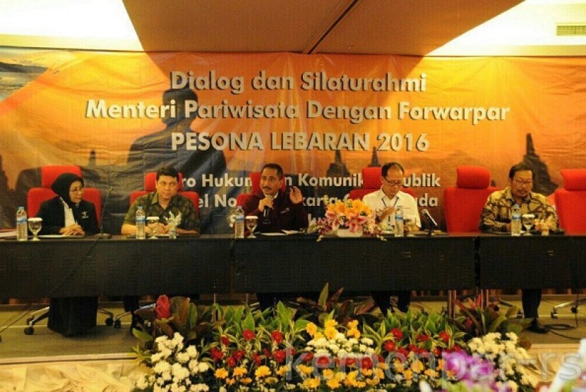 Menteri Pariwisata Arief Yahya didampingi jajaran eselon satu Kementerian Pariwisata saat launching Pesona Lebaran 2016 di Hotel Novotel Jakarta, Senin (27/6).