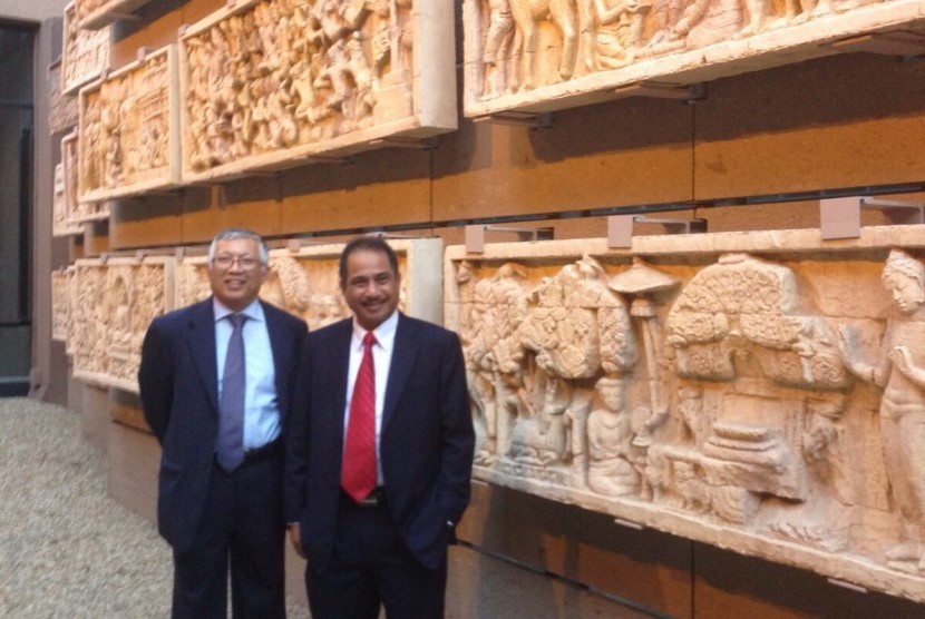 Menteri Pariwisata Arief Yahya (kanan) saat mengunjungi Museum Etnologi di Vatican City, Vatikan.