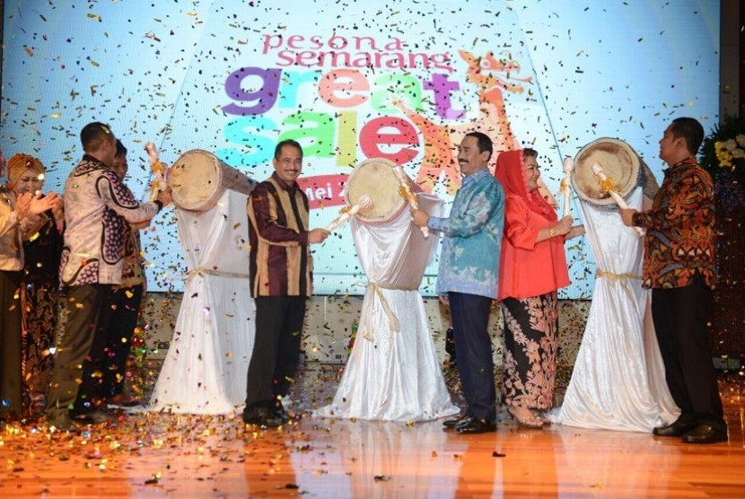 Menteri Pariwisata Arief Yahya meluncurkan Semarang Great Sale 2017 sebagai upaya mendatangkan wisatawan.