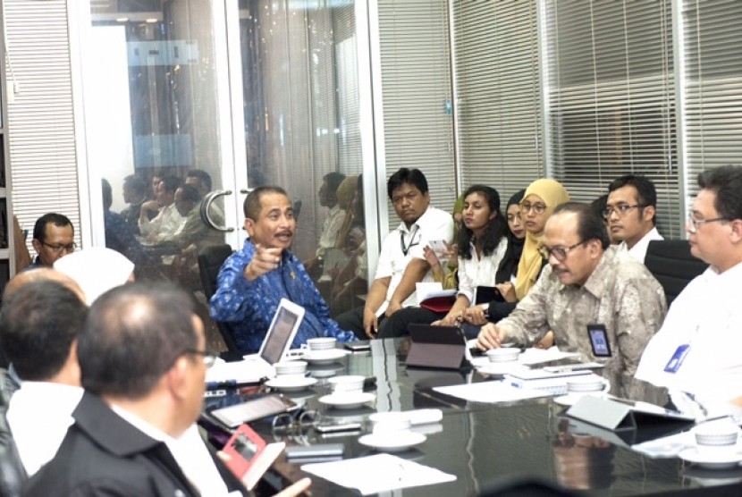 Menteri Pariwisata Arief Yahya memimpin rapat Rapat Crisis Centre Bom Thamrin