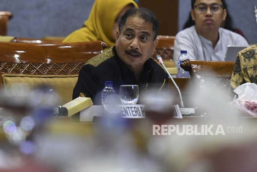 Menteri Pariwisata Arief Yahya mengikuti rapat kerja dengan Komisi X DPR di Kompleks Parlemen, Senayan, Jakartan, Rabu (5/9).