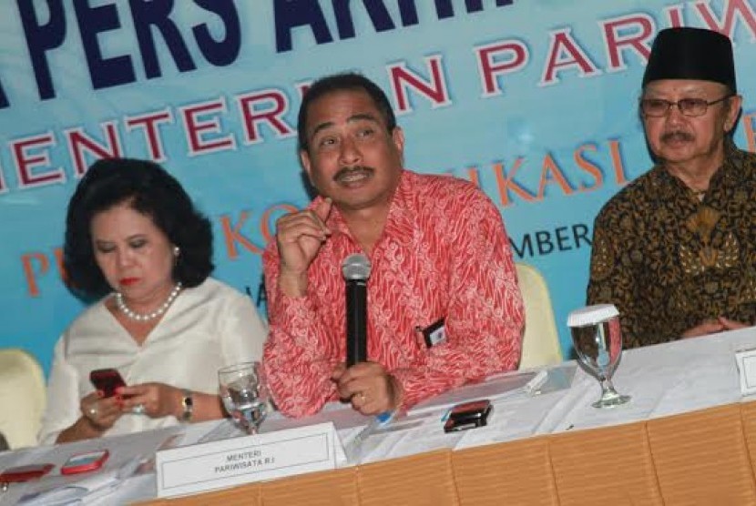 Menteri Pariwisata Arief Yahya saat jumpa pers akhir tahun 2014 Kementerian Pariwisata