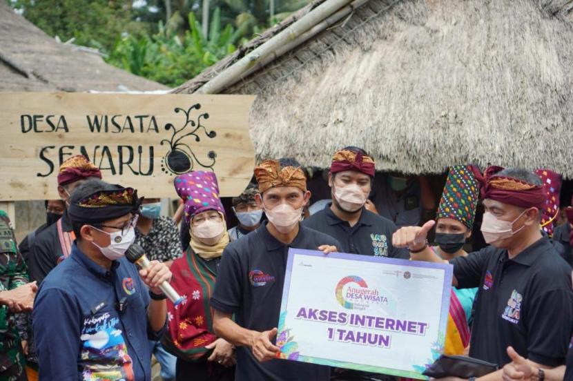 Menteri Pariwisata dan Ekonomi Kreatif Sandiaga Salahuddin Uno kunjungi Desa Wisata Senaru, Kecamatan Bayan, Kabupaten Lombok Utara, Nusa Tenggara Barat.