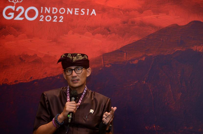 Menteri Pariwisata dan Ekonomi Kreatif Sandiaga Salahuddin Uno mengajak tim pendukung Delegasi B20 untuk berwisata di Indonesia
