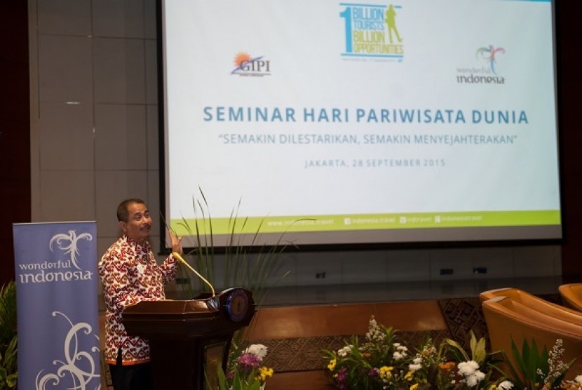 Menteri Pariwisata Indonesia, Arief Yahya dalam memberikan sambutan di Seminar Hari Pariwisata di Gedung Sapta Pesona, Senin (28/9)