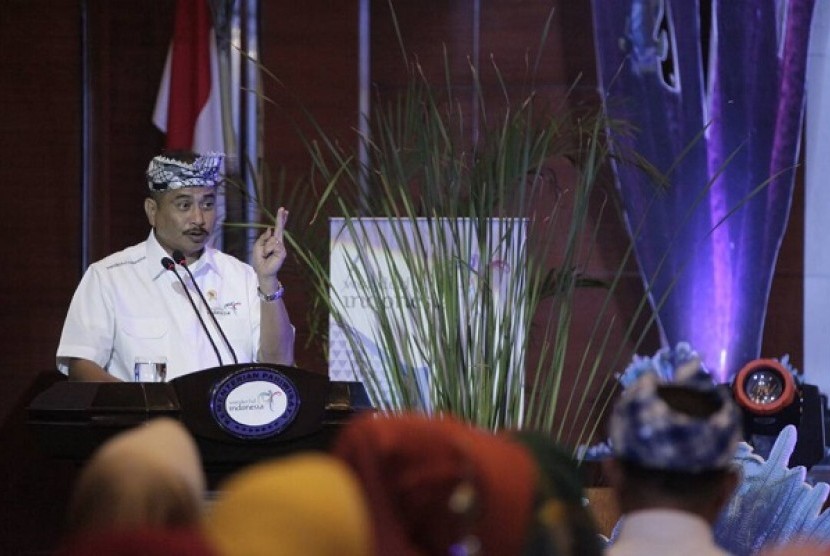 Menteri Pariwisata (Menpar) Arief Yahya saat meluncurkan Calender of Event Wakatobi 2017 di Balairung Soesilo Soedarman, Kemenpar, Kamis (20/4).