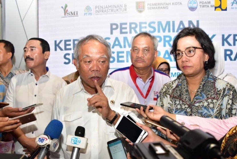 Menteri Pekerjaan Umum dan Perumahan Rakyat Basuki Hadimuljono dan Menteri Keuangan Sri Mulyani  meresmikan dimulainya konstruksi Sistem Penyediaan Air Minum (SPAM) Semarang Barat