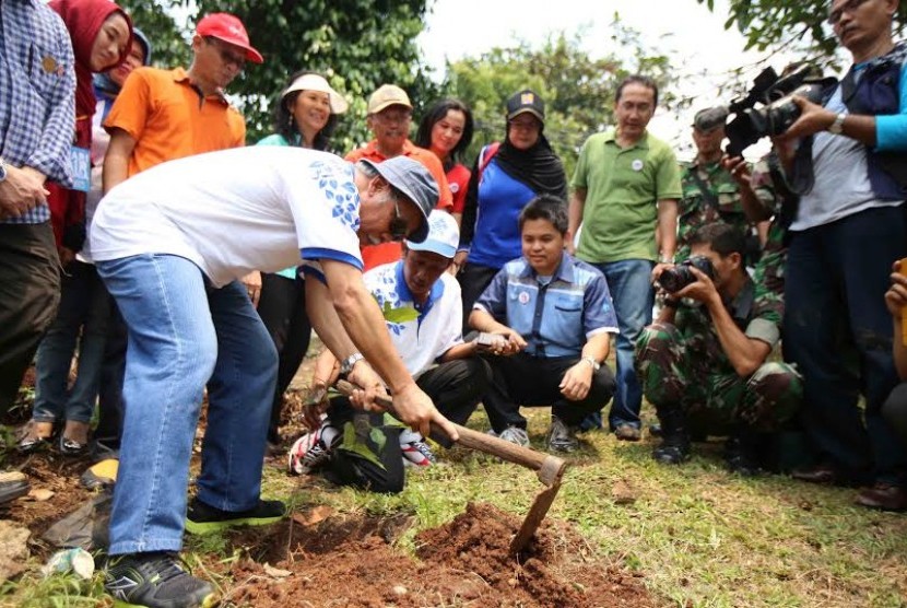 Menteri Pekerjaan Umum & Perumahan Rakyat RI M. Basoeki Hadimoeljono melakukan penanaman pohon di lokasi Komunitas Peduli Ciliwung (KPC) Gema Bersuci yang dibina oleh Grup Astra sejak tahun 2013. Penanaman disaksikan oleh perwakilan dari Grup Astra (yaitu 