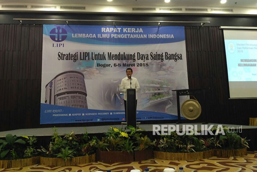 Menteri Pemberdayaan Aparatur Negara dan Reformasi Birokrasi Asman Abnur menghadiri Rapat Kerja LIPI di Aston Bogor Hotel & Resort, Bogor, Jawa Barat, Selasa (6/3).