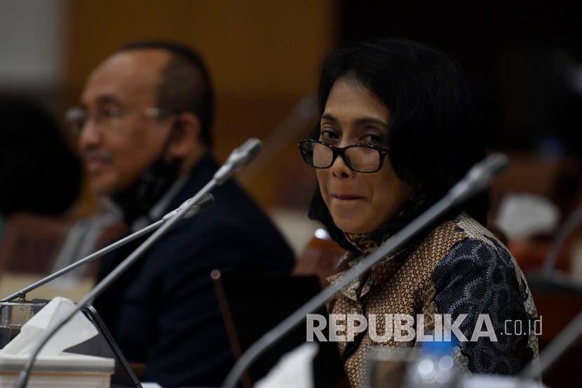Menteri Pemberdayaan Perempuan dan Perlindungan Anak I Gusti Ayu Bintang Darmawati (kanan)