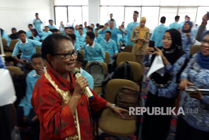 Menteri Pemberdayaan Perempuan dan Perlindungan Anak (PPPA) Yohana Susana Yembise menghadiri deklarasi anak layak di Provinsi Lampung, Selasa (17/10).  
