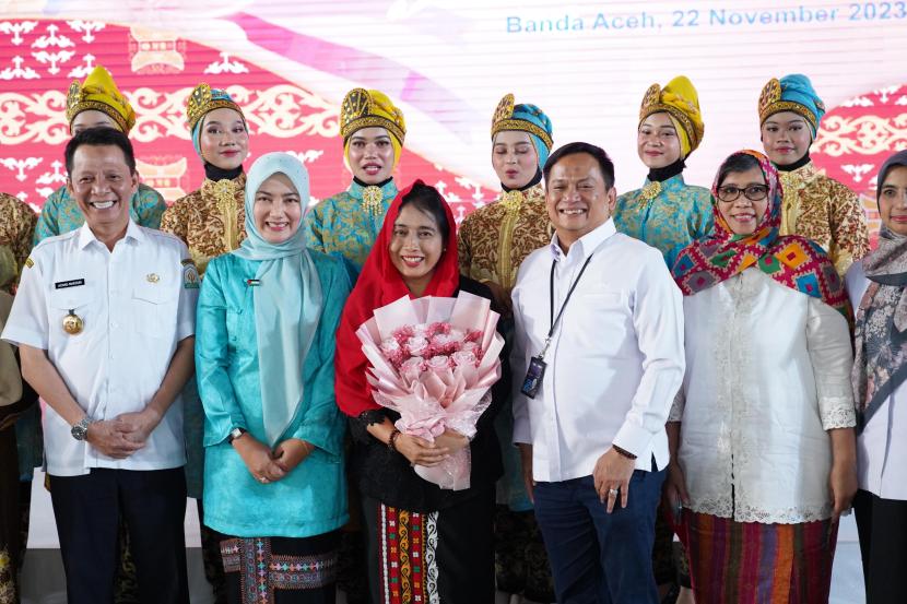 Menteri Pemberdayaan Perempuan dan Perlindungan Anak Republik Indonesia I Gusti Ayu Bintang Darmawati, dalam acara roadshow peringatan Hari Ibu bersama nasabah PNM di Aceh.
