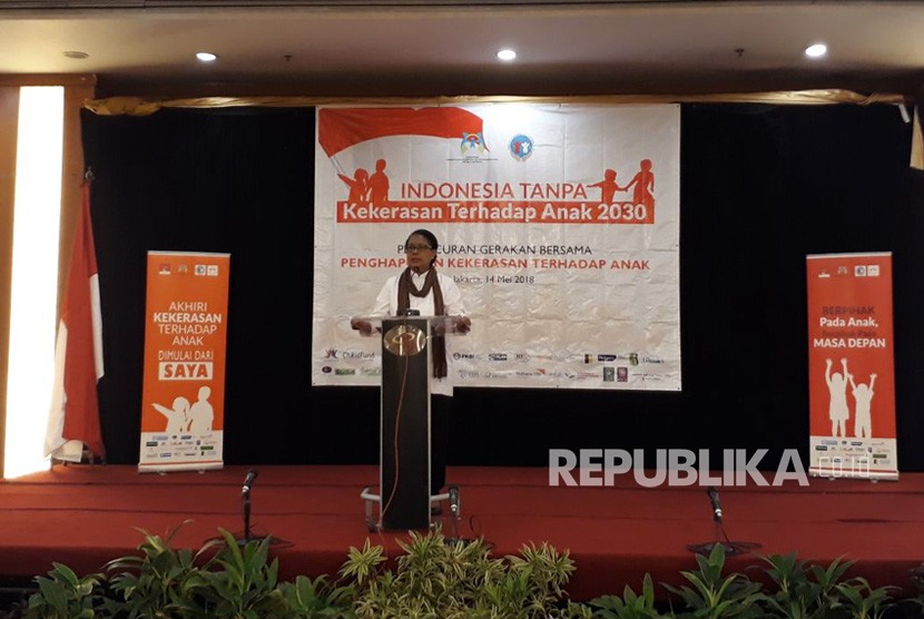 Menteri Pemberdayaan Perempuan dan Perlindungan Anak, Yohana Yembise saat acara Gerakan Bersama Penghapusan Kekerasan Terhadap Anak dan Diskusi Publik Sekolah tanpa Kekerasan dalam Mendukung Sekolah Ramah Anak melalui Pendekatan Displin Positif, di Jakarta, Senin (14/5).