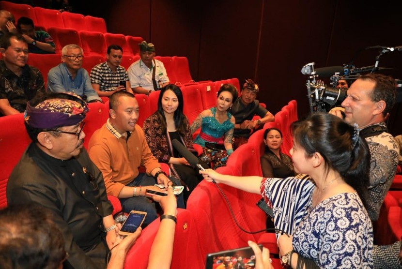 Menteri Pemuda dan Olahraga Imam Nahrawi menonton film karya Livi Zheng, Bali
