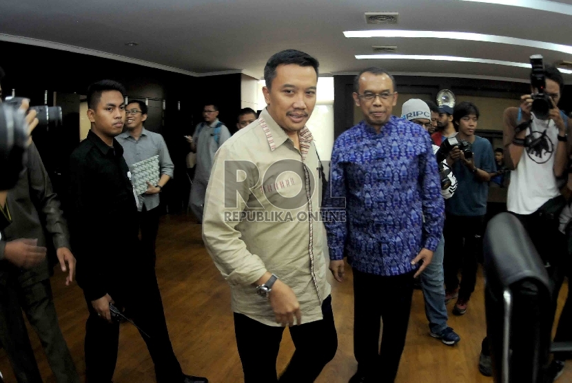 Menteri Pemuda dan Olahraga (Menpora) Imam Nahrawi bertemu langsung dengan klub-klub ISL dan PT Liga Indonesia di Gedung Menpora Jakarta, Senin (27/4). (Republika/Agung Supriyanto)