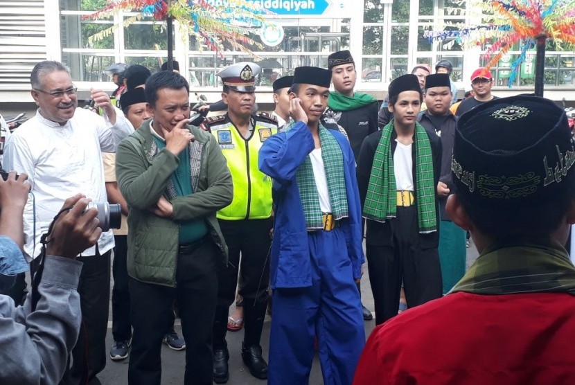 Menteri Pemuda dan Olahraga (Menpora) Imam Nahrawi ketika menghadiri milad Pondok Pesantren Asshidiqiyah yang ke-33. Ponpes Asshidiqiyah menggelar Festival Karnaval Asshidiqiyah 2018, yang sekaligus untuk menyambut Asian Games 2018. 