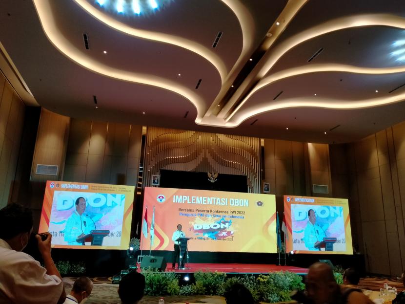 Menteri Pemuda dan Olahraga (Menpora) RI, Zainuddin Amali, memberi sambutan saat menghadiri kegiatan sosialisasi implementasi Desain Besar Olahraga Nasional (DBON) di Kota Malang.