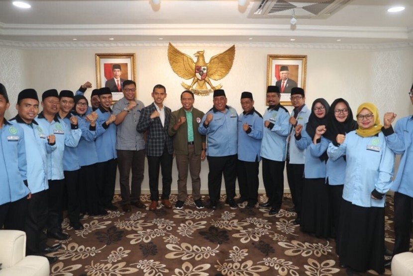 Menteri Pemuda dan Olahraga (Menpora) RI, Zainudin Amali, menerima kunjungan Badan Komunikasi Pemuda Remaja Masjid Indonesia (BKPRMI). 