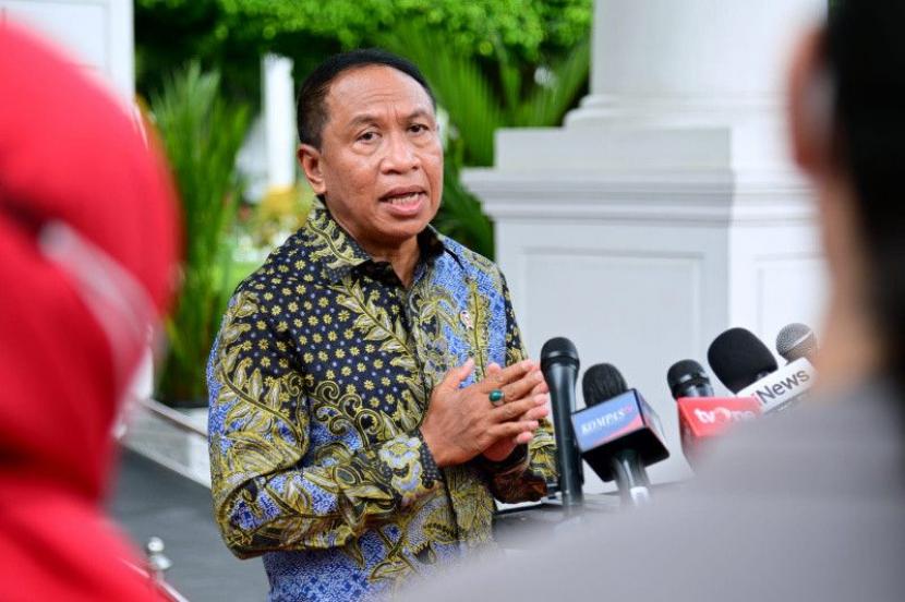 Menteri Pemuda dan Olahraga (Menpora) Zainudin Amali memberikan keterangan kepada awak media di lingkungan Istana Kepresidenan Jakarta, Selasa (1/11/2022). 