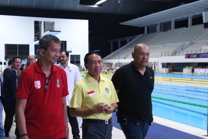 Menteri Pemuda dan Olahraga (Menpora) Zainudin Amali saat membuka acara nasional Indonesia Open Aquatic Championship (IOAC) 2019 di Stadion Akuatik Gelora Bung Karno Jakarta, Jumat (13/12).