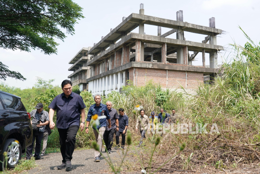 Menteri Pemuda dan Olahraga Republik Indonesia (Menpora RI) Erick Thohir terus melakukan evaluasi terhadap aset-aset yang dimiliki Kemenpora. Setelah sebelumnya meninjau Pusat Pelatihan Nasional di Cibubur, kali ini Menpora Erick meninjau P3SON (Pusat Pendidikan, Pelatihan dan Sekolah Olahraga Nasional) Hambalang, di Hambalang, Kabupaten Bogor, Jawa Barat, Rabu (15/10/2025) pagi.