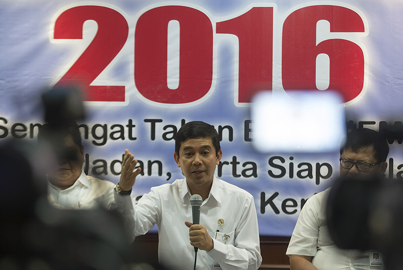 Menteri Pendayagunaan Aparatur Negara dan Reformasi Birokrasi (Menteri PAN dan RB) Yuddy Chrisnandi memberikan keterangan pers menyambut tahun 2016 di Gedung Kemenpan dan RB, Jakarta, Senin (4/1).