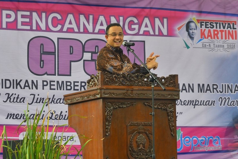 Menteri pendidikan Anies Baswedan memberikan sambutan saat menghadiri pencanangan Gerakan Pendidikan Pemberdayaan Perempuan Marjinal (GP3M) di Jepara, Jawa Tengah, Sabtu (16/4). 