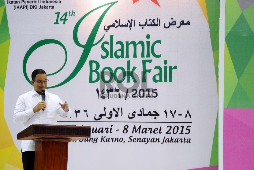   Mendikbud Anies Baswedan memberikan sambutan saat membuka secara resmi Islamic Book Fair (IBF) ke-14 2015 di Istora Senayan, Jakarta, Jumat (27/2). (Republika/ Tahta Aidilla)