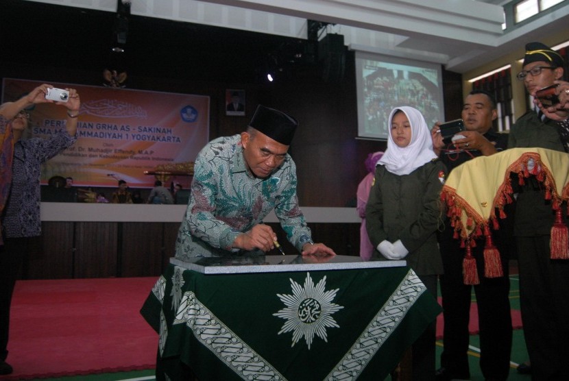 Menteri Pendidikan dan Kebudayaan (Mendikbud), Muhadjir Effendy, meresmikan langsung Grha As-Sakinah SMA Muhammadiyah 1 Yogyakarta, Kamis (14/12).