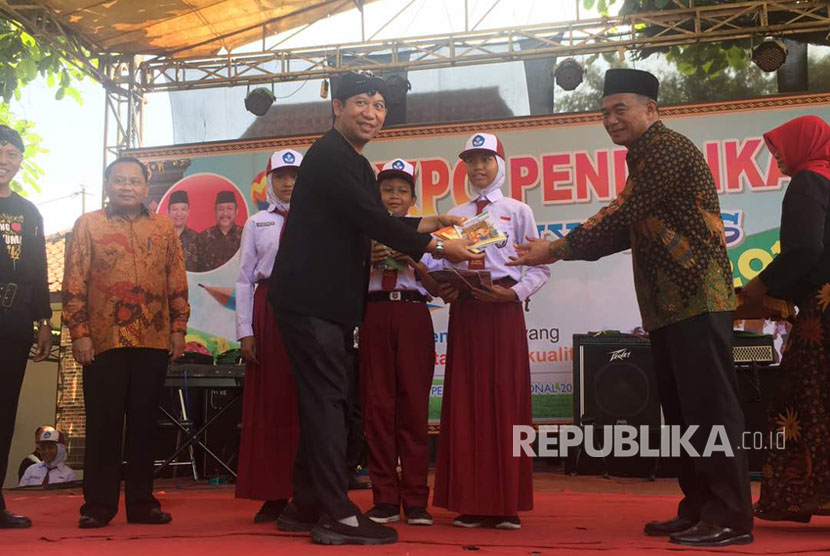 Menteri Pendidikan dan Kebudayaan (Mendikbud) Muhadjir Effendy meresmikan penerapan Penguatan Pendidikan Karakter (PPK) di Purwokerto, kabupaten Banyumas Jawa Tengah, Kamis (27/4).