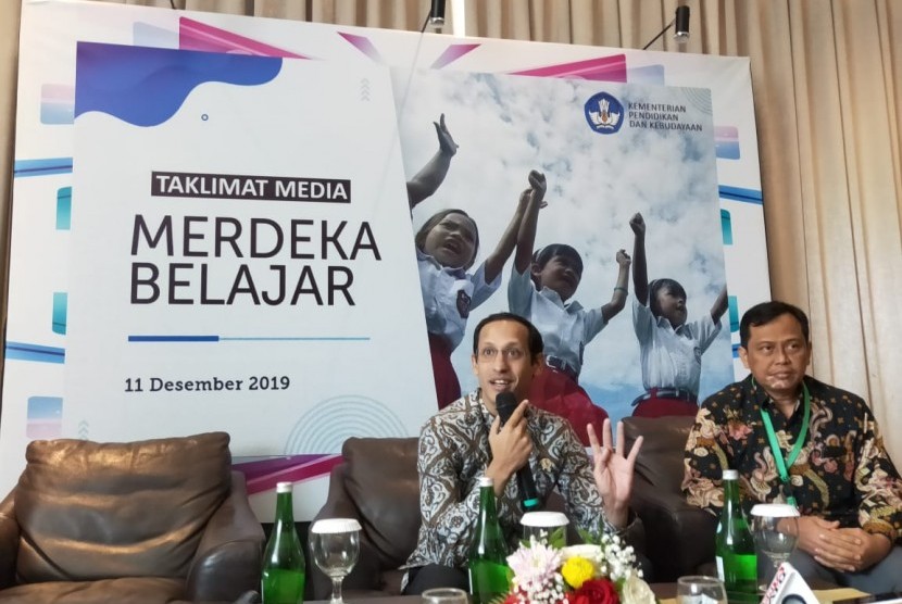 Menteri Pendidikan dan Kebudayaan (Mendikbud), Nadiem Makarim ditemui usai membuka rapat koordinasi kepala dinas, di Hotel Bidakara, Jakarta, Rabu (11/12).