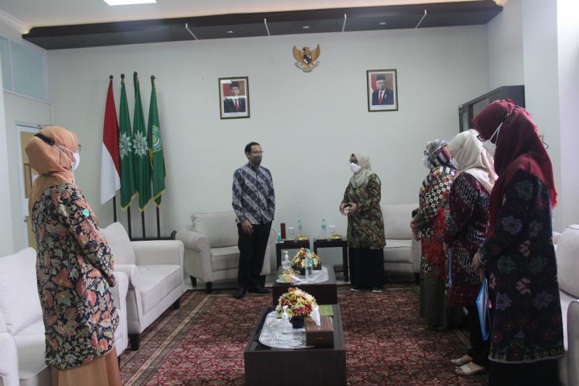 Menteri Pendidikan dan Kebudayaan, Riset dan Teknologi (Mendikbud Ristek), Nadiem Anwar Makarim, saat mengunjungi Universitas 