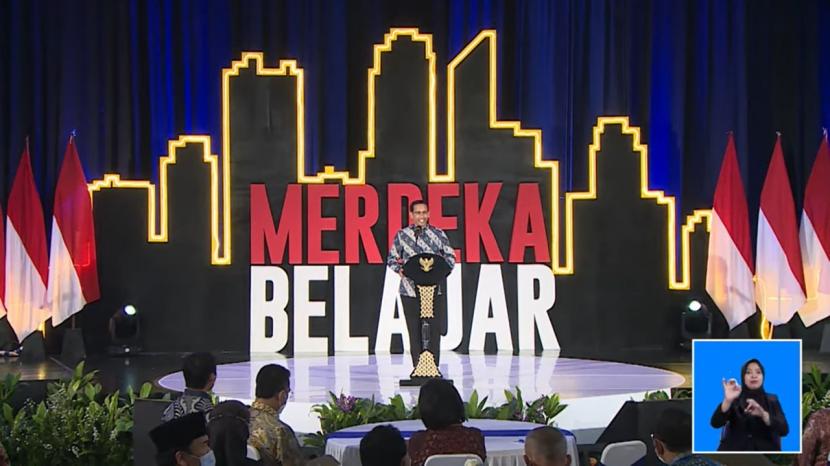 Menteri Pendidikan, Kebudayaan, Riset, dan Teknologi (Mendikbudristek), Nadiem Anwar Makarim, dalam peluncuran Merdeka Belajar. 