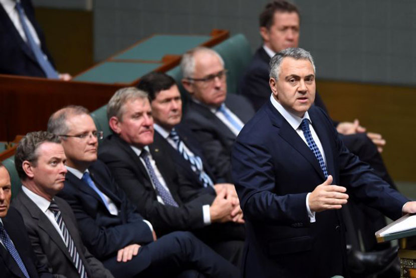Menteri Perbendaharaan Negara (Treasurer) Joe Hockey menyampaikan RAPBN Australia tahun 2015.