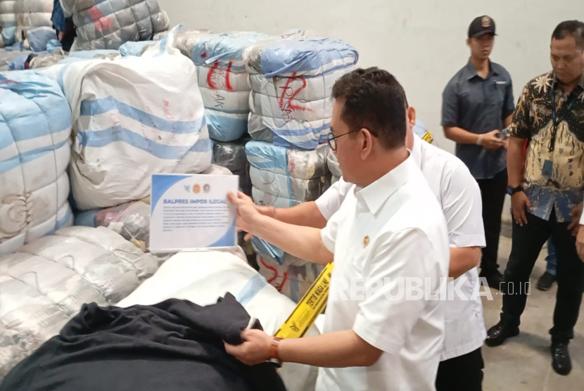 Menteri Perdagangan Budi Santoso memberikan penjelasan soal kondisi harga beras di pasar di Indonesia, Selasa (19/8/2025). 