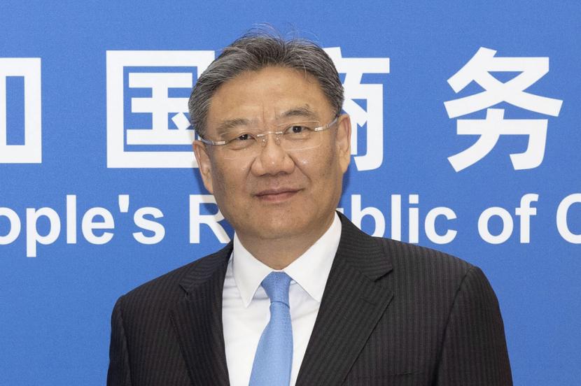 Menteri Perdagangan China Wang Wentao. Cina mendesak Jepang untuk menghentikan kontrol ekspor semikonduktor. 
