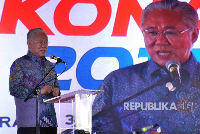 Menteri Perdagangan, Enggartiasto Lukita menyampaikan sambutan pada puncak Hari Konsumen Naskonal (Harkonas) yang dipusatkan di Semarang, Rabu (3/5). 