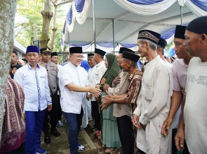 Menteri Perdagangan (Mendag) Zulkifli Hasan atau Zulhas memanfaatkan waktu libur Lebaran untuk pulang ke kampung halaman alias mudik ke Kalianda, Lampung Selatan, Lampung, Ahad (23/4/2023).