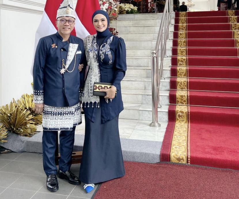 Menteri Perdagangan (Mendag) Zulkifli Hasan didampingi sang putri Futri Zulya Safitri menghadiri upacara HUT ke-77 Kemerdekaan RI di Istana Negara, Jakarta, Rabu (17/8/2022).