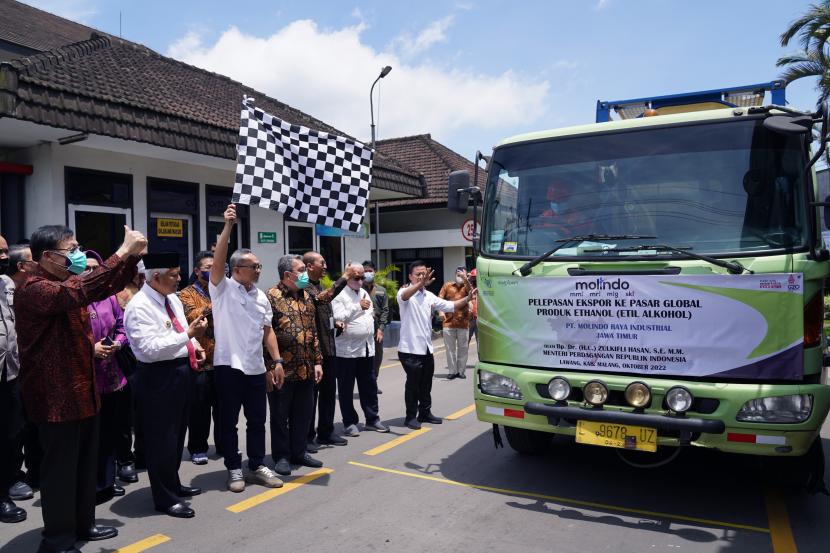 Menteri Perdagangan (Mendag) Zulkifli Hasan melepas ekspor 744 ribu liter etanol produksi PT Molindo Raya Industrial.