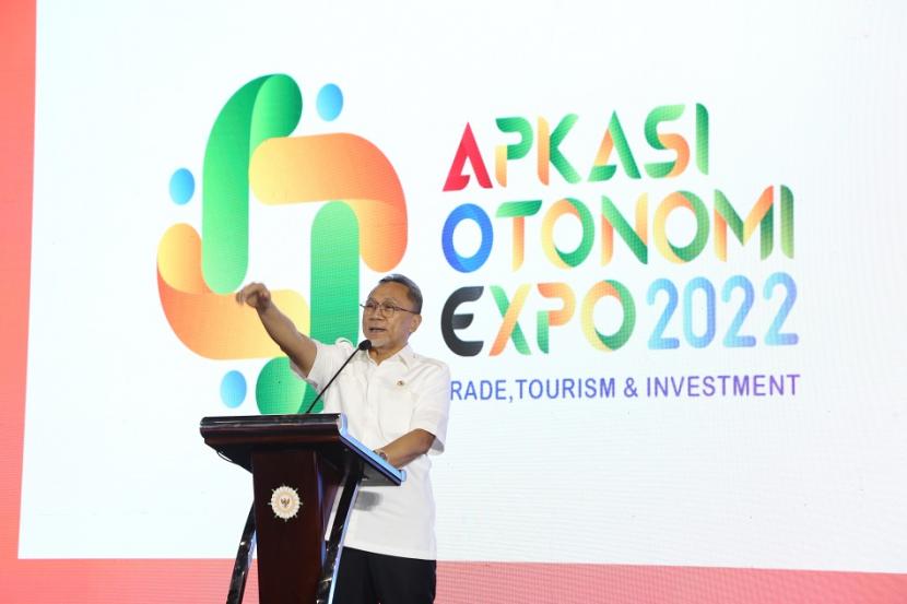 Menteri Perdagangan (Mendag) Zulkifli Hasan menutup AOE 2022 di JCC Senayan Jakarta, Jumat (22/07/2022).   