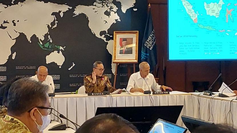Menteri Perdagangan (Mendag) Zulkifli Hasan saat menerima audiensi produsen migor di kantor Kemendag, Jakarta Selatan, Senin (27/6/2022).