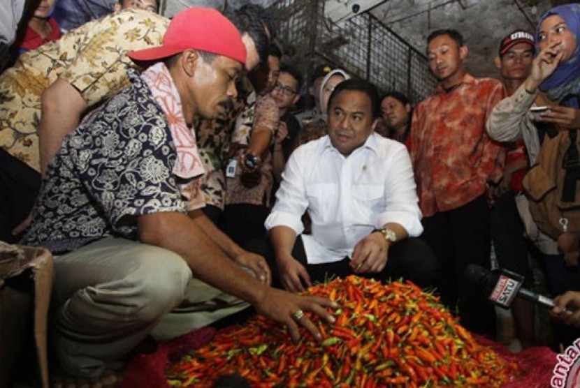 Menteri Perdagangan, Rachmat Gobel (tengah). Ilustrasi 