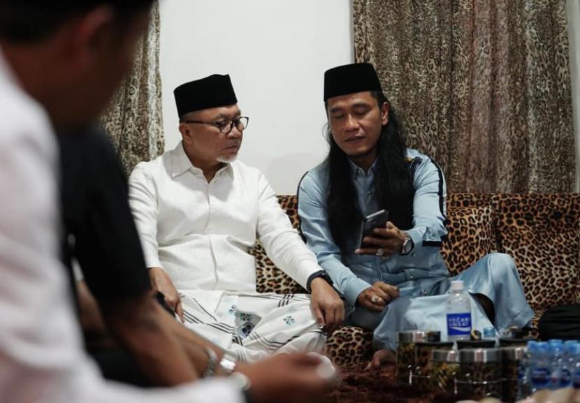 Menteri Perdagangan RI, Zulkifli Hasan mengunjungi Pondok Pesantren Ora Aji yang dimiliki oleh Miftah Maulana Habiburrohman alias Gus Miftah di Sleman, Yogyakarta, Sabtu (20/5/2023) malam.